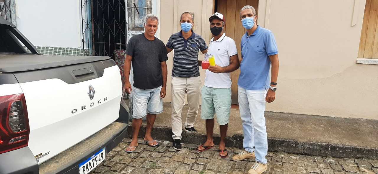 Camacã: Garis são homenageados em suas casas